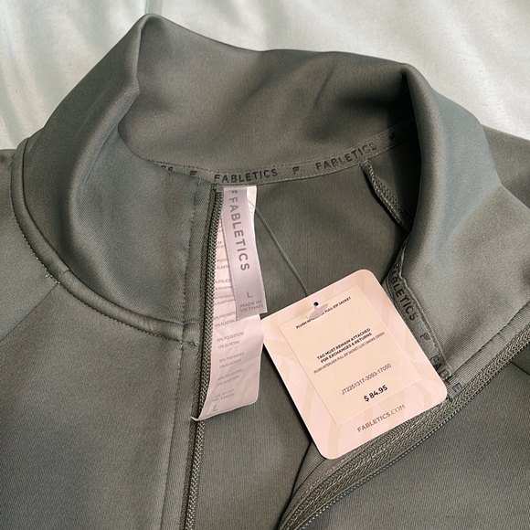 Brand new Fabletics set. - Picture 2 of 6